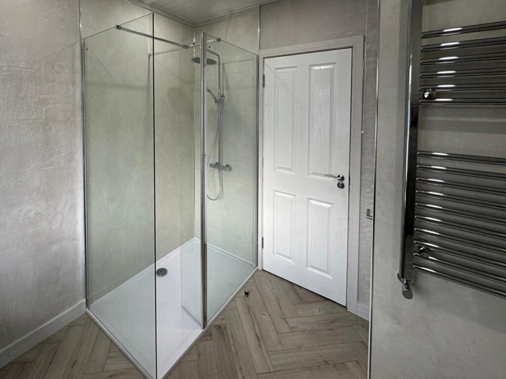 Walk-in showers & bathtubs